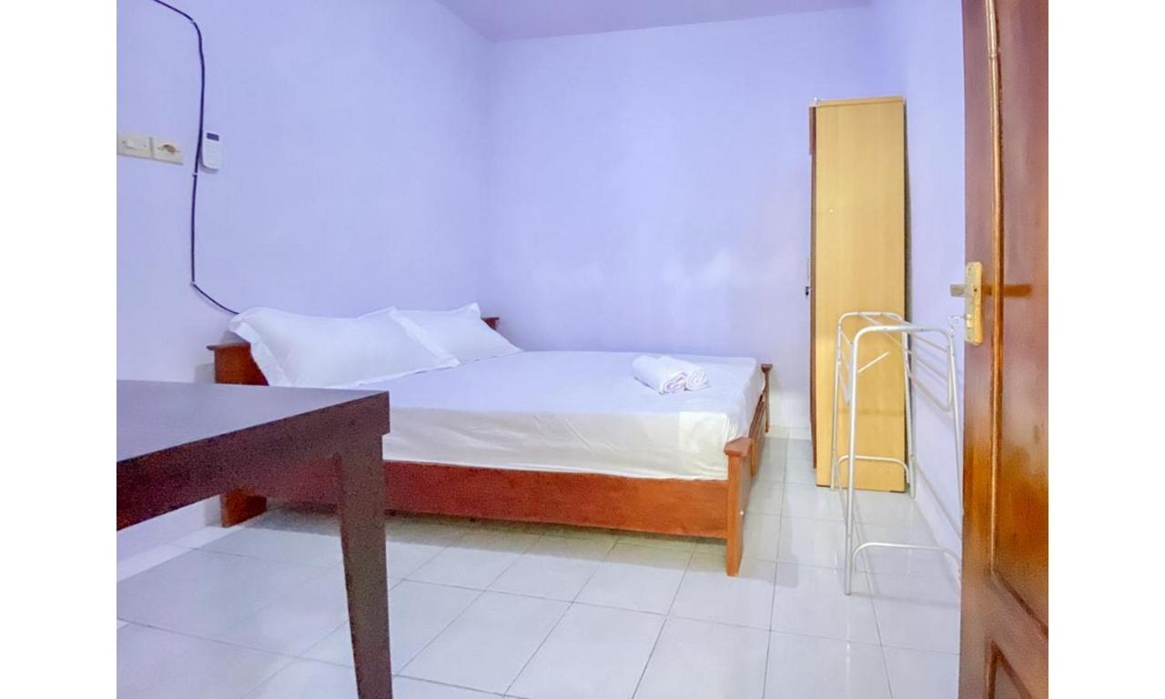 Hotel Griya Asri Syariah Mitra Reddoorz Rogojampi Esterno foto